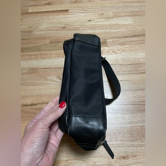 Vince Camuto multi-pocket crossbody / shoulder hand bag / purse. - Picture 2 of 12